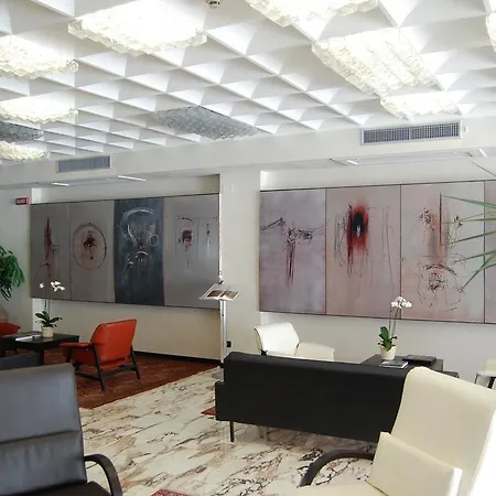 Grand Moroni Hotel 4*