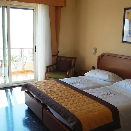 Hotel Grand Moroni 4*