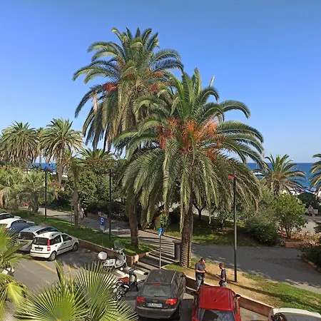 莫罗尼大酒店 4*