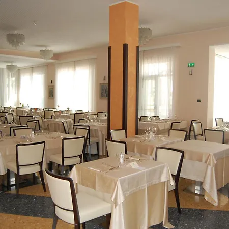 Hotel Grand Moroni 4*