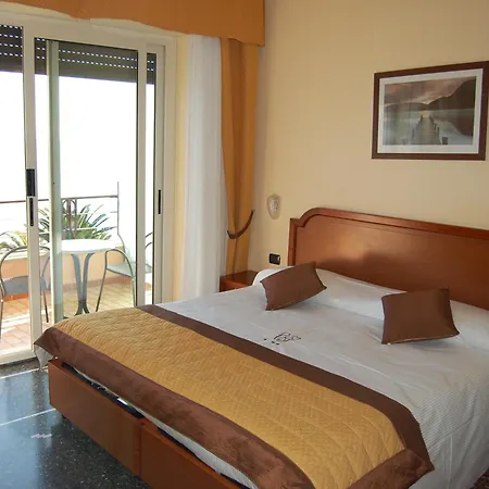 Grand Moroni 4*