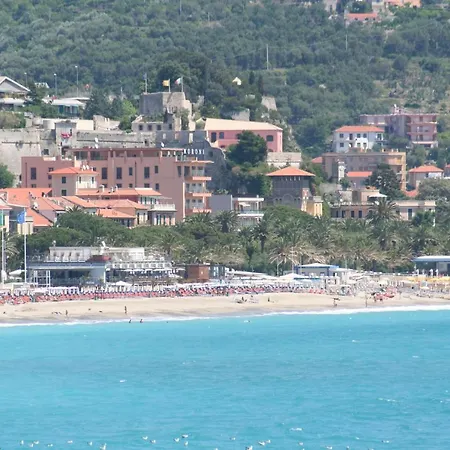 莫罗尼大酒店 4*