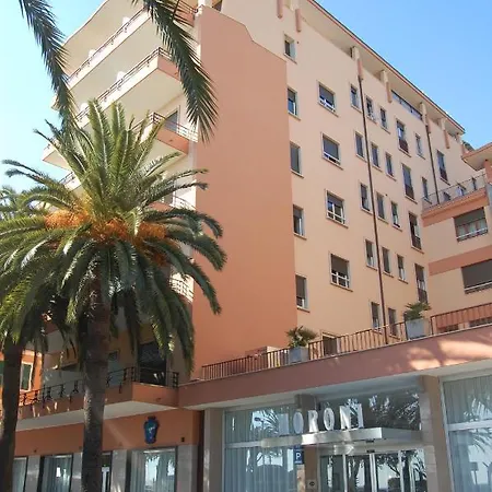 莫罗尼大酒店 4*